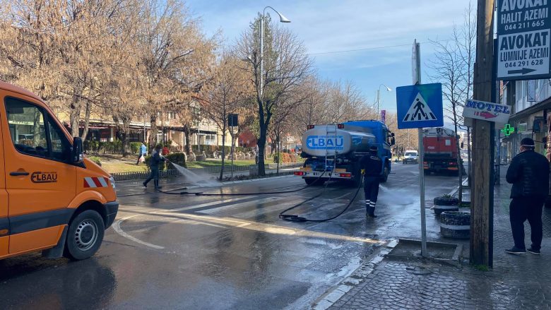 Gjilani nis pastrimin dhe dezinfektimin e rrugëve si masë preventive kundër coronavirus