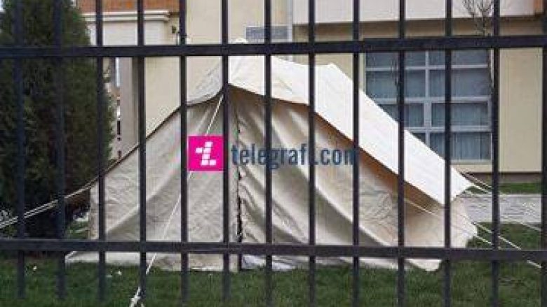 Coronavirusi, Ministria e Shëndetësisë dërgon në Podujevë një mini tendë për triazhimin e pacientëve