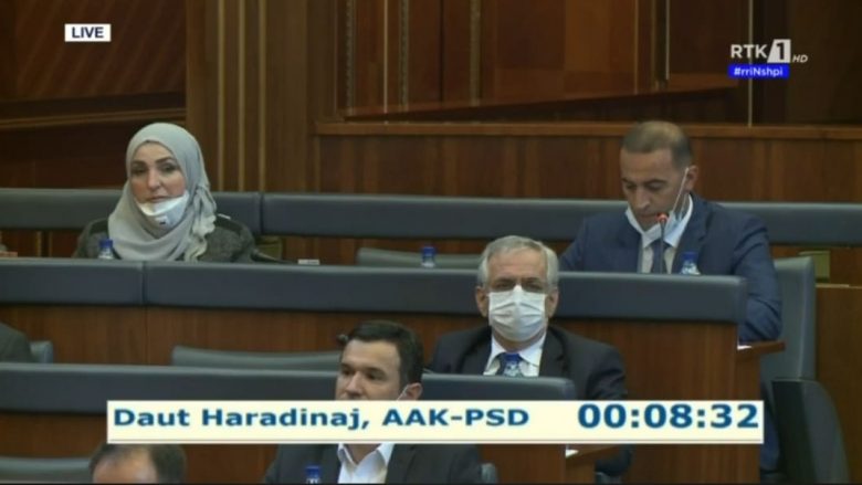 Haradinaj: AAK përkrahë mocionin, lajm i mirë që qeveria po largohet bashkë me ministrin Veliu