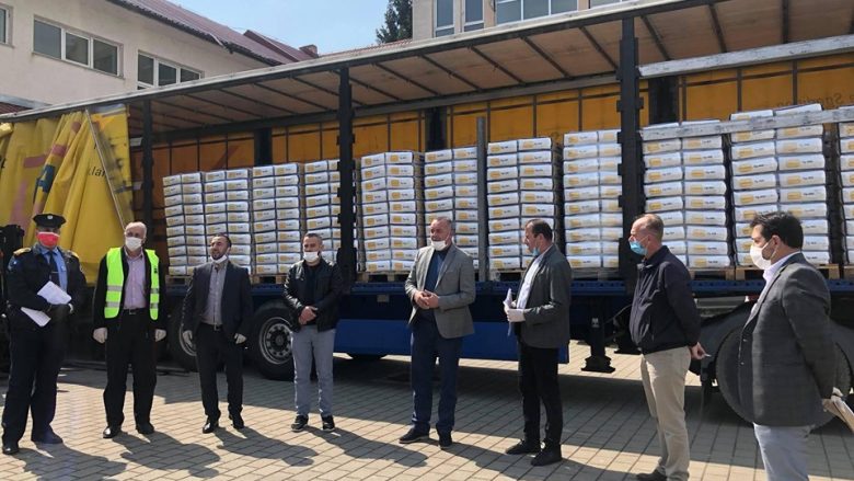 Ramosaj falënderon shoqatën “Shqiptarët për Shqiptarët”, për donacionin e dhënë prej 25 mijë kg miell