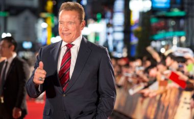 Schwarzenegger dhuron një milion dollarë për blerje të pajisjeve mjekësore në SHBA