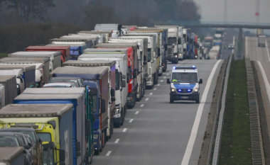 BE u kërkon vendeve që të zhbllokojnë kufijtë, në mënyrë që të kalojë transporti i mallrave për 15 minuta