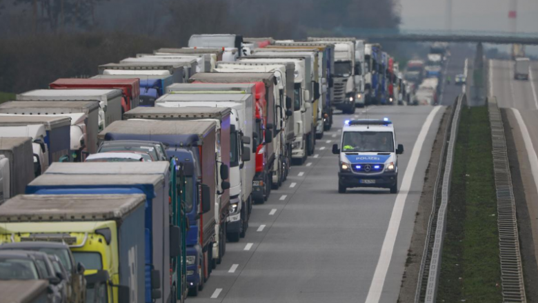 BE u kërkon vendeve që të zhbllokojnë kufijtë, në mënyrë që të kalojë transporti i mallrave për 15 minuta