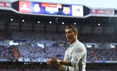 Reali me një tifoz të veçantë, edhe Ronaldo ndodhet në Bernabeu