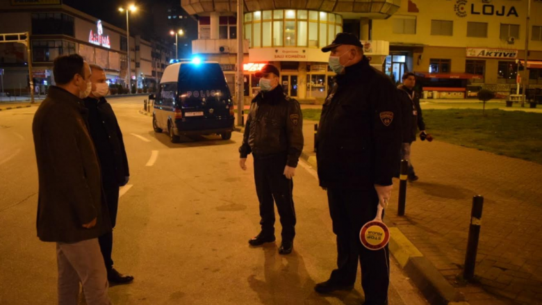 Ministri Çulev mbrëmë vizitoi policët në Tetovë: T’u besojmë dhe të bashkëpunojmë me policët