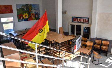 Në vigjilje të 7 Marsit – Ditës së Mësuesit, UT i dhuroi donacion shkollës periferike të Buzallkovës së Velesit