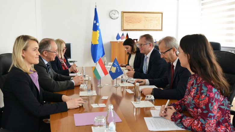 Bislimi priti në takim ambasadorin e Hungarisë, flasin për përmirësimin e sistemit të ujit