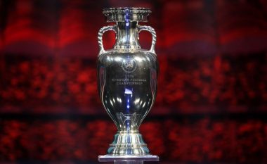 Coronavirus: UEFA mendon mbajtjen e Euro 2020 në muajin dhjetor