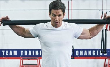 Mark Wahlberg ka skalitur muskujt deri në perfeksion me treningun F45