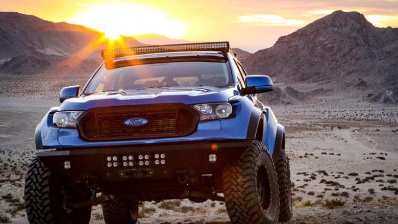 Ford Ranger me strukturë të modifikuar që të lëvizë me shpejtësi nëpër të gjitha terrenet
