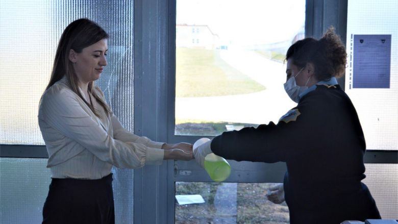 Haxhiu mbikëqyr zbatimin e masave ndaj coronavirusit në Burgun e Sigurisë së Lartë dhe Qendrën e Paraburgimit në Prishtinë