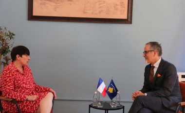 Vitia dhe ambasadorja franceze bisedojnë rreth masave në Kosovë kundër Covid-19
