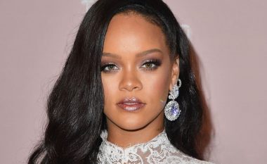 Rihanna dhuron pesë milionë dollarë për të ndihmuar njerëzit përmes fondacionit të saj, Clara Lionel