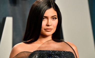 Kylie Jenner dhuron një milion dollarë për mjekët për t’i ndihmuar me gjendjen e coronavirusit