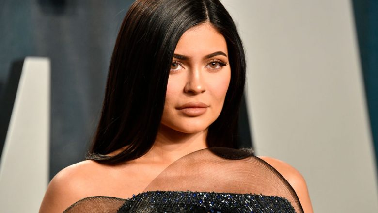 Kylie Jenner dhuron një milion dollarë për mjekët për t’i ndihmuar me gjendjen e coronavirusit