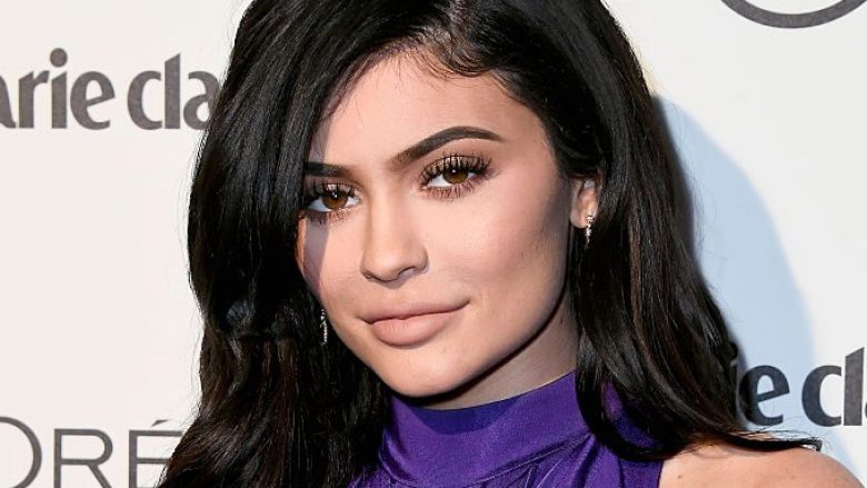 Kylie Jenner publikon fotografi në bikini ndërsa është në vetë-izolim: Duke uruar që të isha tani