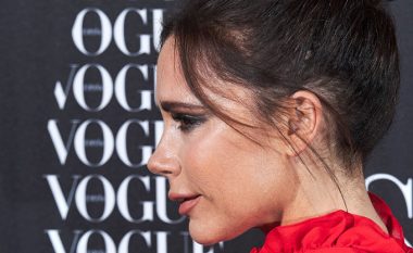 Victoria Beckham ekperimenton me flokët e djemve të saj gjatë qëndrimit në karantinë