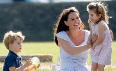Kate Middleton ndan pamje të reja me George dhe Charlotte për të festuar ditën e nënës