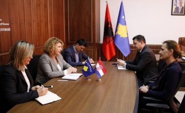 Hajdari takoi ambasadoren kroate, diskutuan për thellimin e bashkëpunimit të ndërsjellë