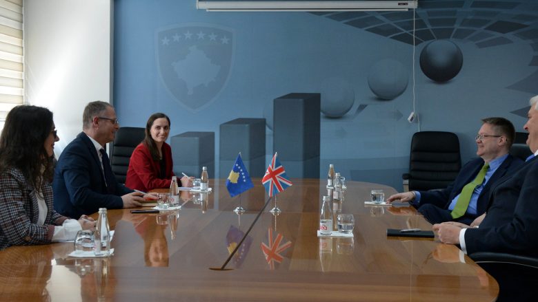 Bislimi dhe Abbott flasin për bashkëpunimin ndërmjet Kosovës dhe Britanisë së Madhe