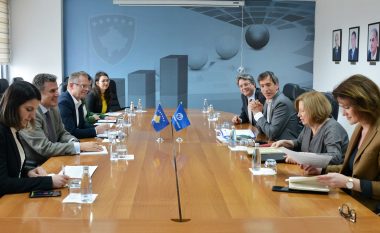 Ministri Bislimi dhe përfaqësuesit e Bankës Botërore diskutojnë për sistemin social në Kosovë