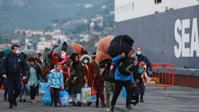 Mbi 600 azilkërkues që ndodheshin në një ishull janë strehuar në Greqi, nga frika e coronovirusit 200 të tjerë janë vendosur në karantinë