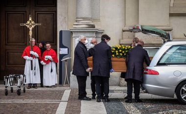 Në qyteti italian që është epiqendra e coronavirusit po zhvillohet nga një funeral për çdo 30 minuta