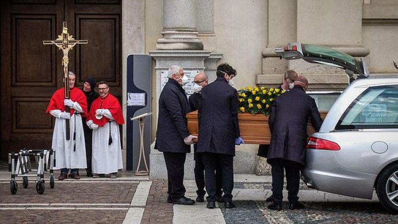 Në qyteti italian që është epiqendra e coronavirusit po zhvillohet nga një funeral për çdo 30 minuta