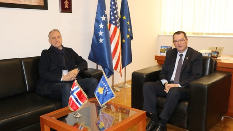 Zëvendësministri Gecaj dhe ambasadori norvegjez vlerësojnë kujdesin e qytetarëve në këtë kohë pandemie