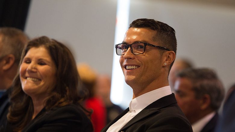 Cristiano Ronaldo dhe nëna e tij (Foto: Denis Doyle/Getty Images/Guliver)