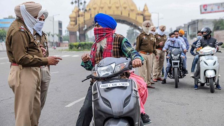 Rreth 40 mijë njerëz në Indi u detyruan të futen në karantinë, pas takimit me një predikues fetar që kishte udhëtuar nga Italia
