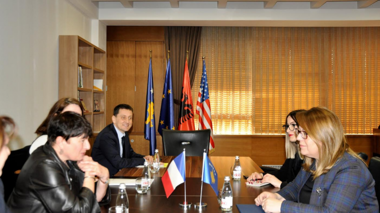 Bajrami takon ambasadoren e Francës, flasin për bashkëpunimin e dy shteteve në fushën e arsimit
