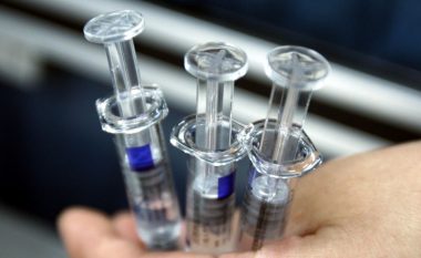 Kina: Vaksina kundër COVID-19 mund të jetë gati për “përdorim urgjent” në prill