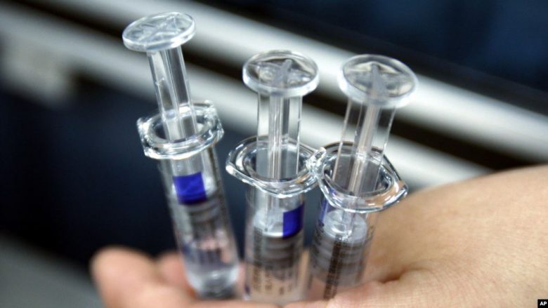 Kina: Vaksina kundër COVID-19 mund të jetë gati për “përdorim urgjent” në prill