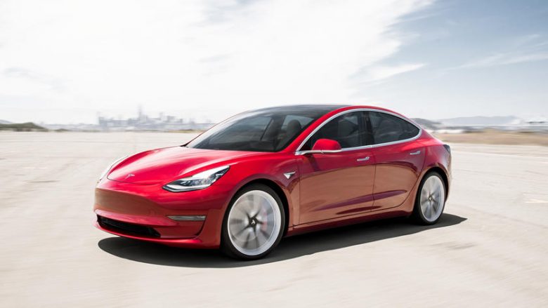 Tesla me përditësim të ri në Model 3