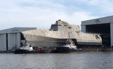 Marina amerikane e prezantoi anijen e saj më të re luftarake