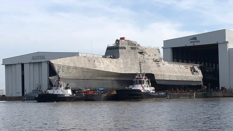 Marina amerikane e prezantoi anijen e saj më të re luftarake