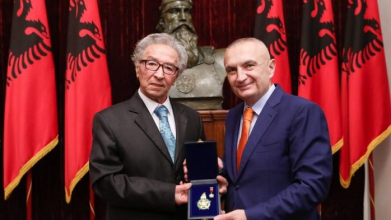 Xhevahir Spahiu merr me dekoratën “Gjergj Kastriot Skënderbeu”