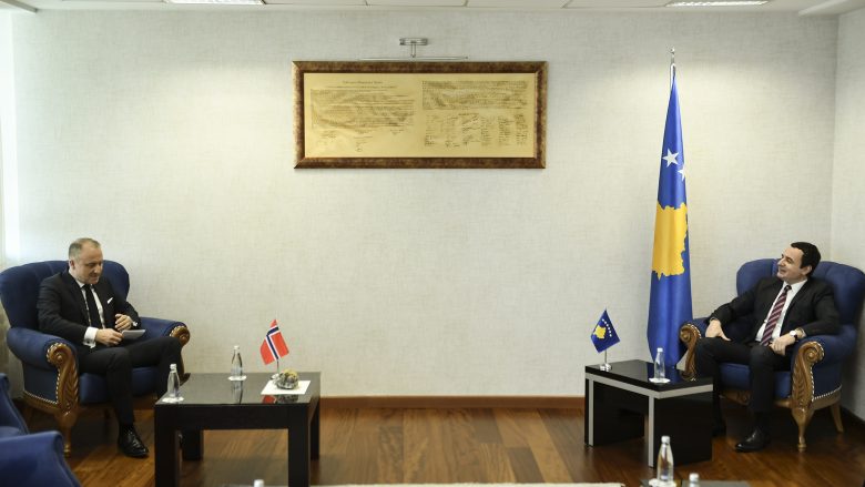 Kurti takon ambasadorin Jens Erik Grondahl, Norvegjia i ofron ndihmë Kosovës për parandalimin e përhapjes së coronavirusit