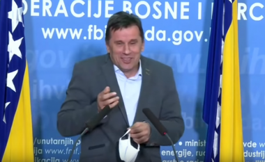 Fadil Novaliq në qendër të vëmendjes – kryeministri i Bosnjës nuk di ta vendosë maskën