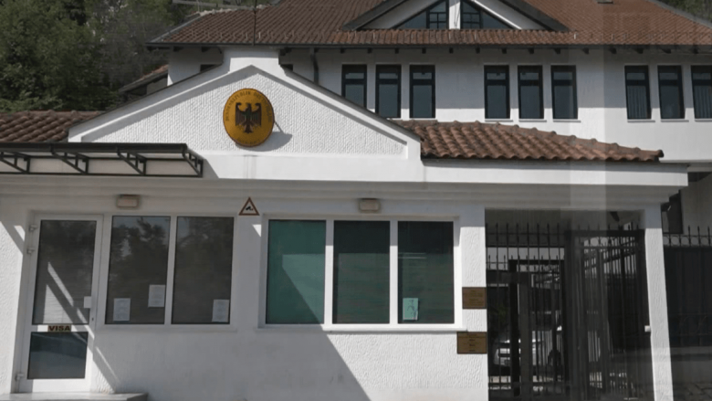 Ambasada gjermane në Shkup përkohësisht e mbyll departamentin konsullor dhe të vizave