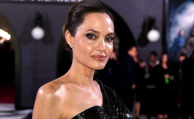 Angelina Jolie flet për periudhën e vështirë ndërsa tregon për operacionet e vajzave të saj