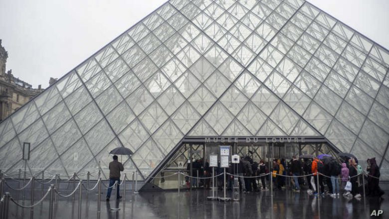 Frika nga virusi, mbyllet Muzeu Louvre në Francë