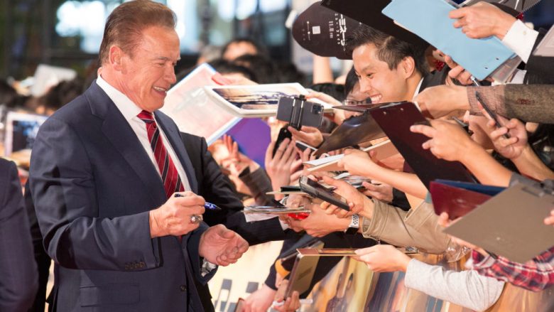 Schwarzenegger këshillon të qëndroni në shtëpi: Nëse dilni shmangni kontaktet me njerëz