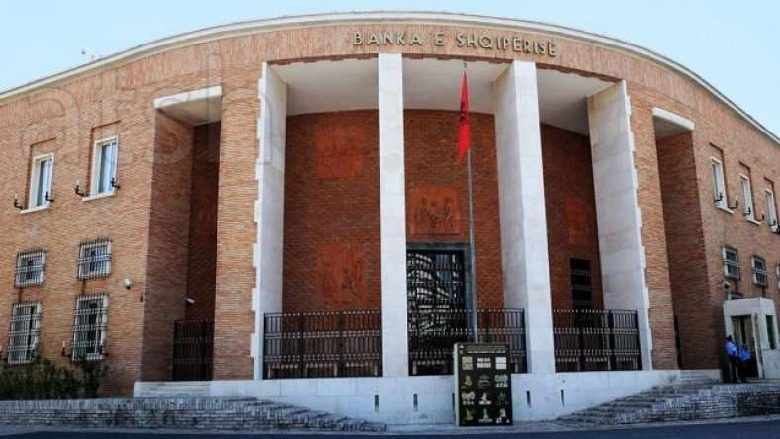 Bankat në Shqipëri ngrijnë pagesat e kësteve të kredisë për 3 muaj