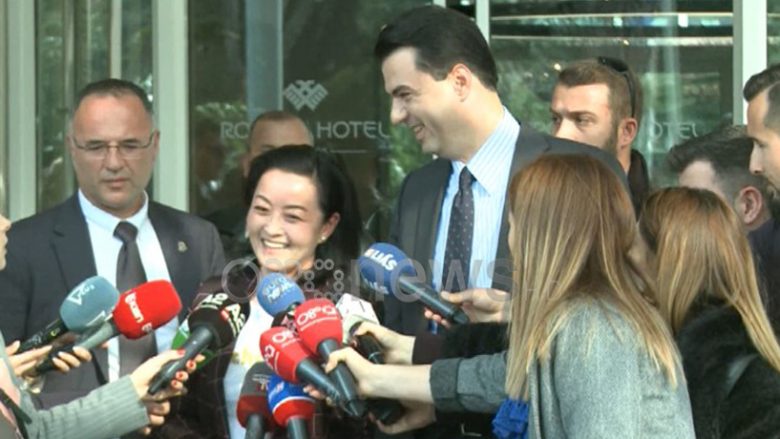 Pak orë para tubimit, Lulzim Basha takohet me ambasadoren amerikane Yuri Kim