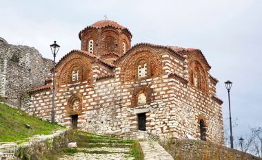 Restaurohet afresket e kishës së shekullit XIII në Berat