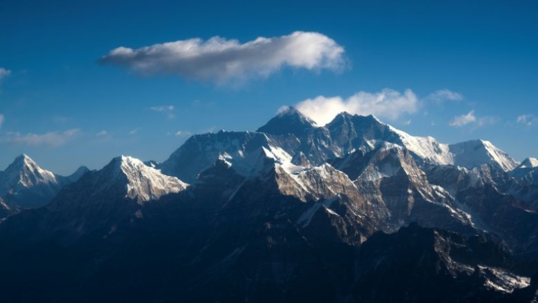 Coronavirusi: Kina anulon ngjitjet në Mount Everest nga Tibeti