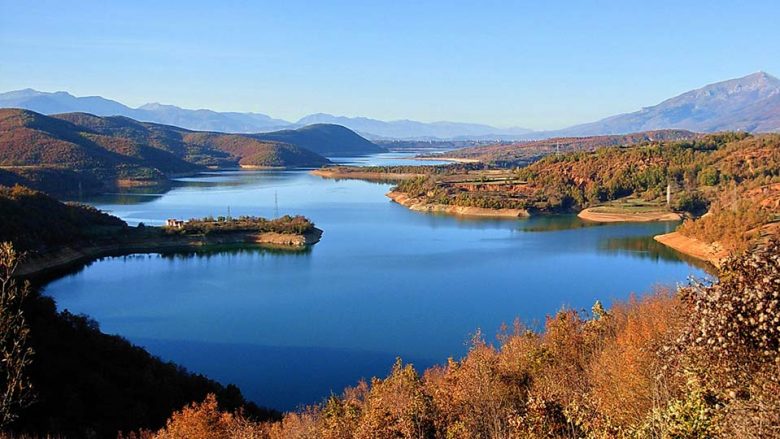 Zvogëlohet niveli i ujit në Liqenin e Dibrës