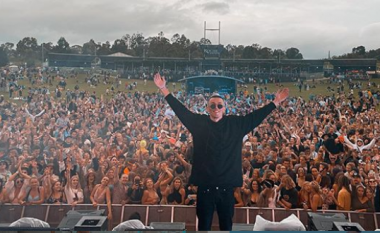 DJ Regard mahnit me performancën e tij në “Wine Machine” në Australi
